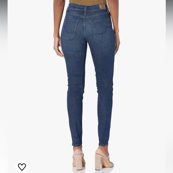 NWT Signature by Levi Strauss Women’s Totally Shaping Skinny Jeans - Picture 2 of 9